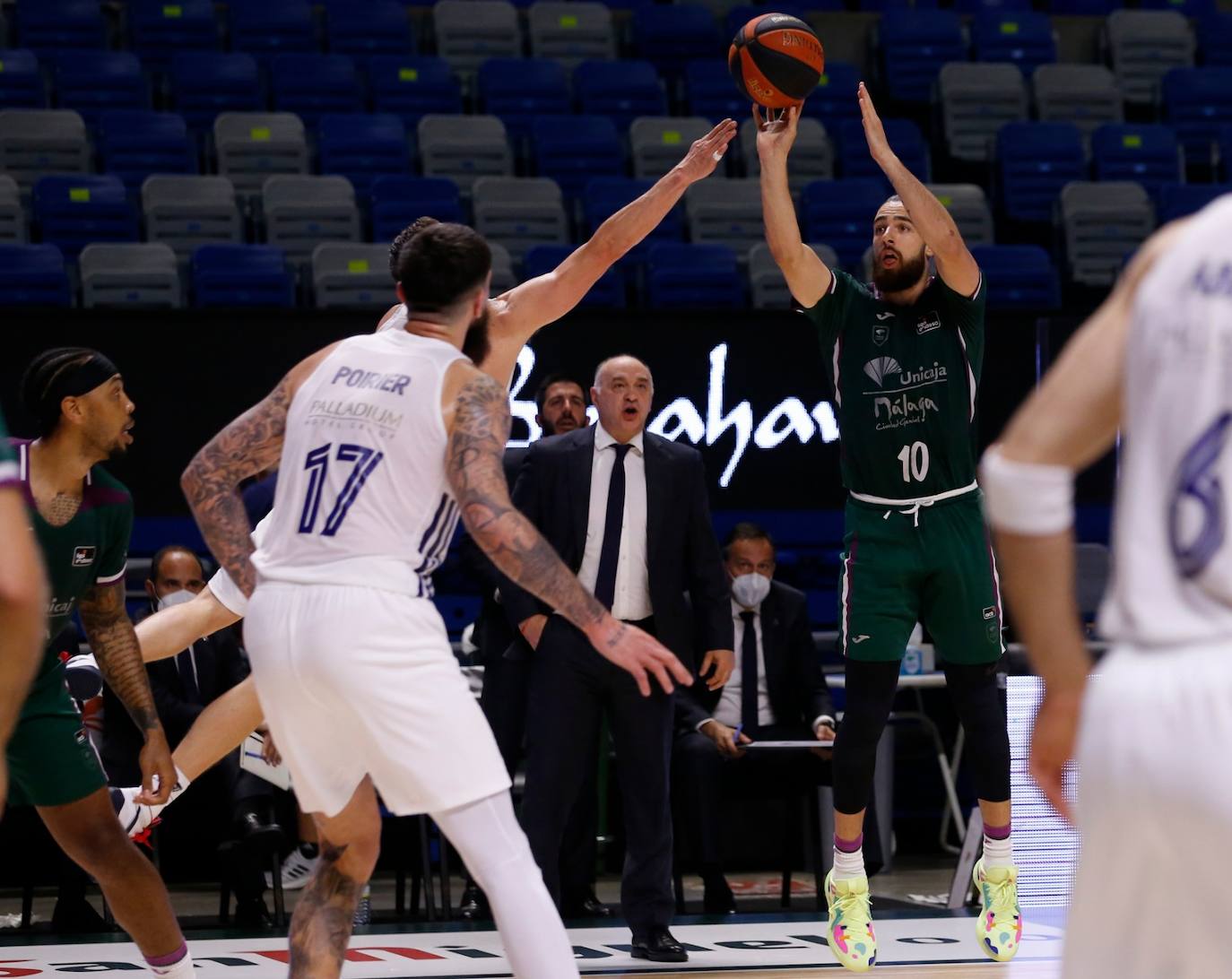 El Unicaja dijo adiós a la temporada tras perder por 90-96 ante el Real Madrid 