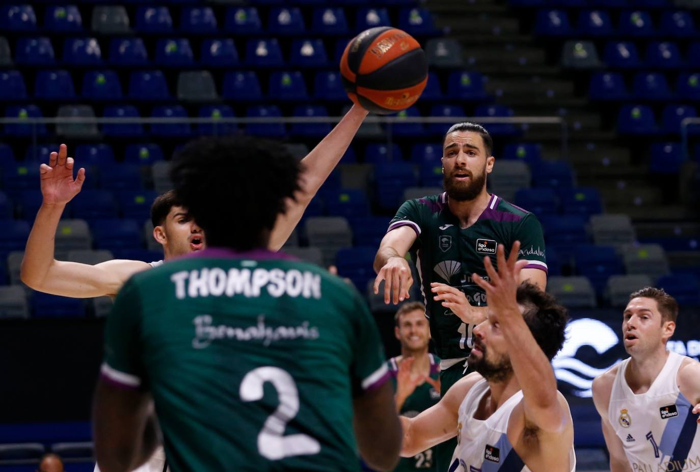 El Unicaja dijo adiós a la temporada tras perder por 90-96 ante el Real Madrid 