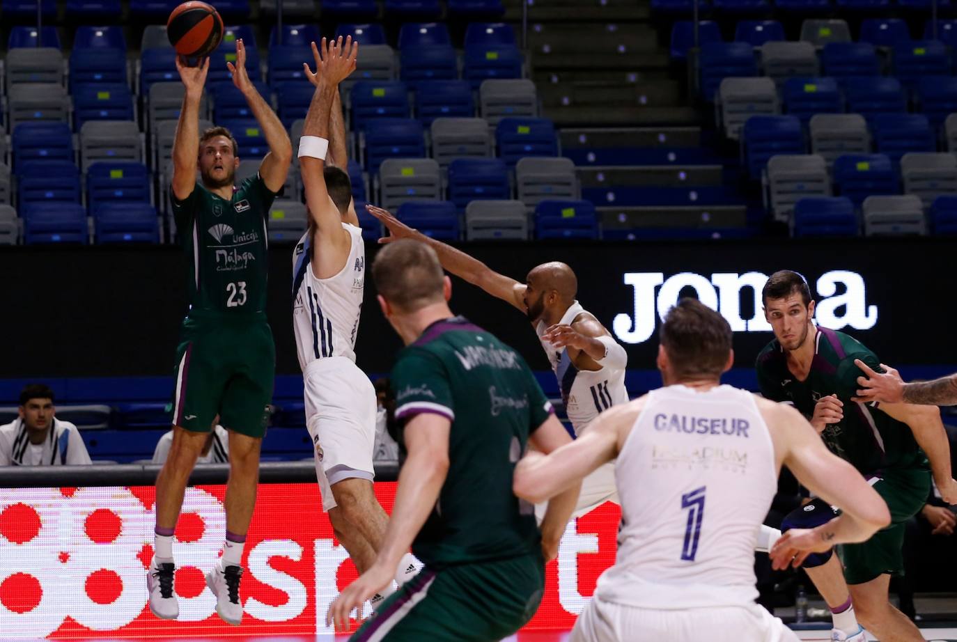 El Unicaja dijo adiós a la temporada tras perder por 90-96 ante el Real Madrid 