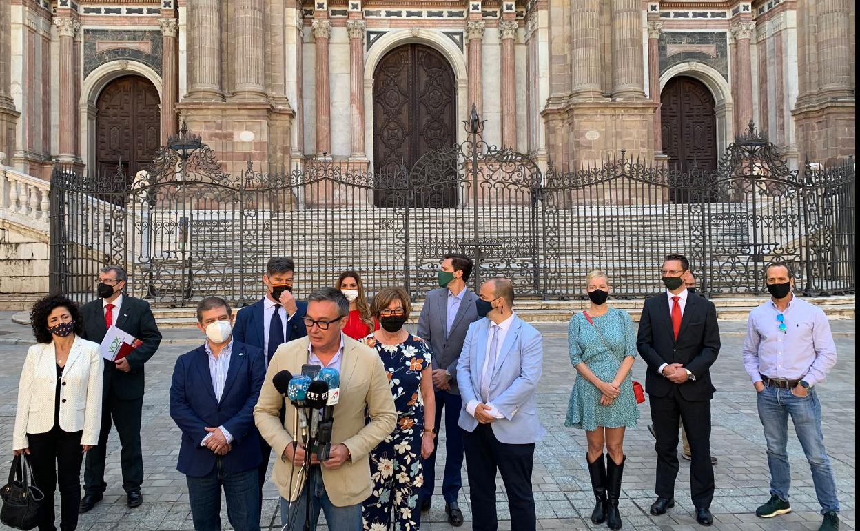 Gavira y otros dirigentes de Vox, ayer en Málaga