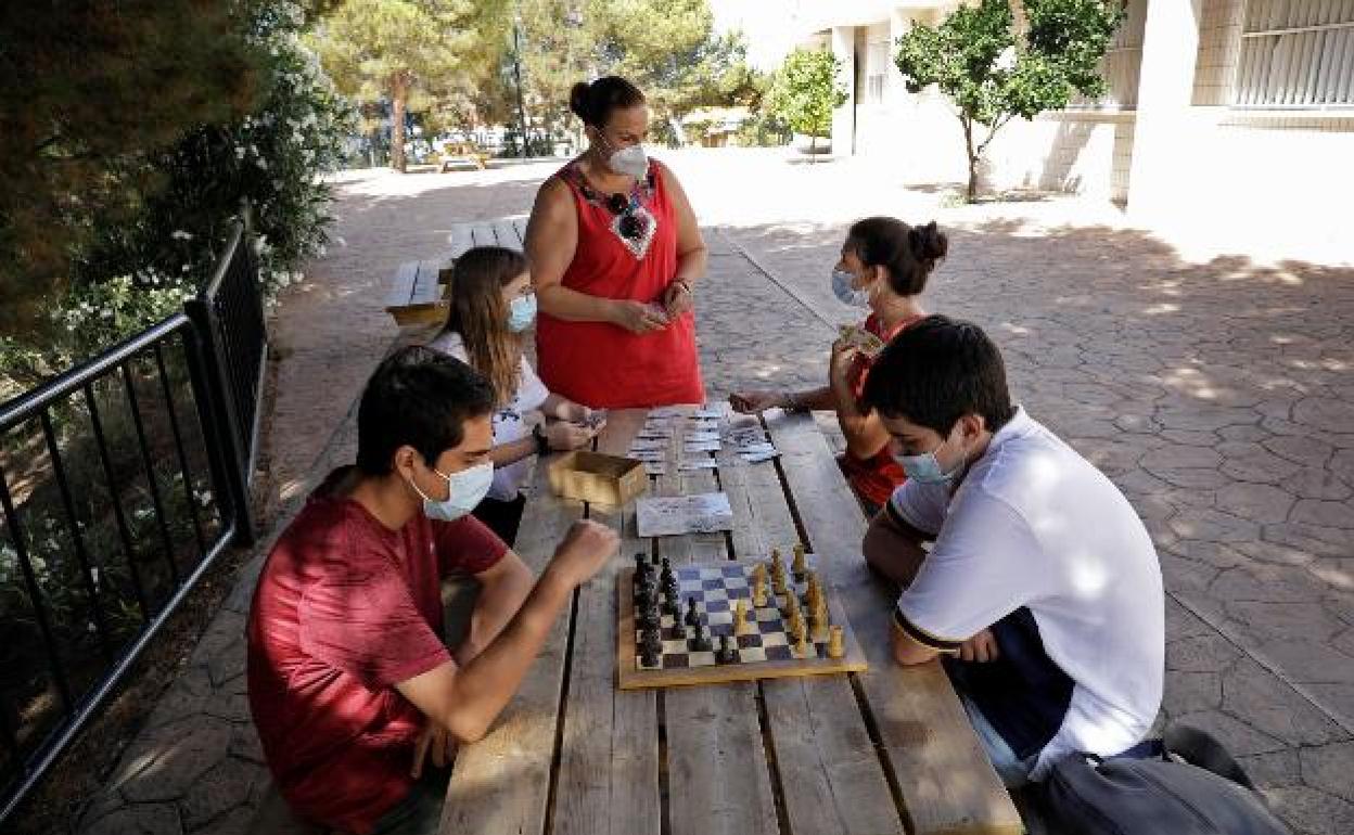 Alumnos del IES Mediterráneo, durante las actividades desarrolladas en julio pasado en este plan de refuerzo. 