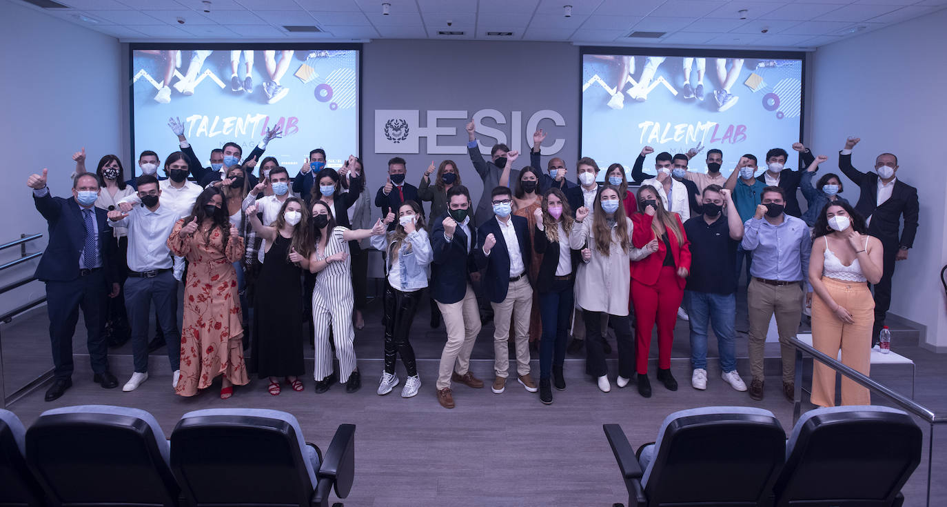 Entrega de diplomas de Talent Lab en ESIC Málaga. 