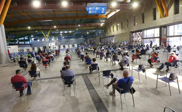 Sala de espera del vacunódromo del Palacio de Ferias. 