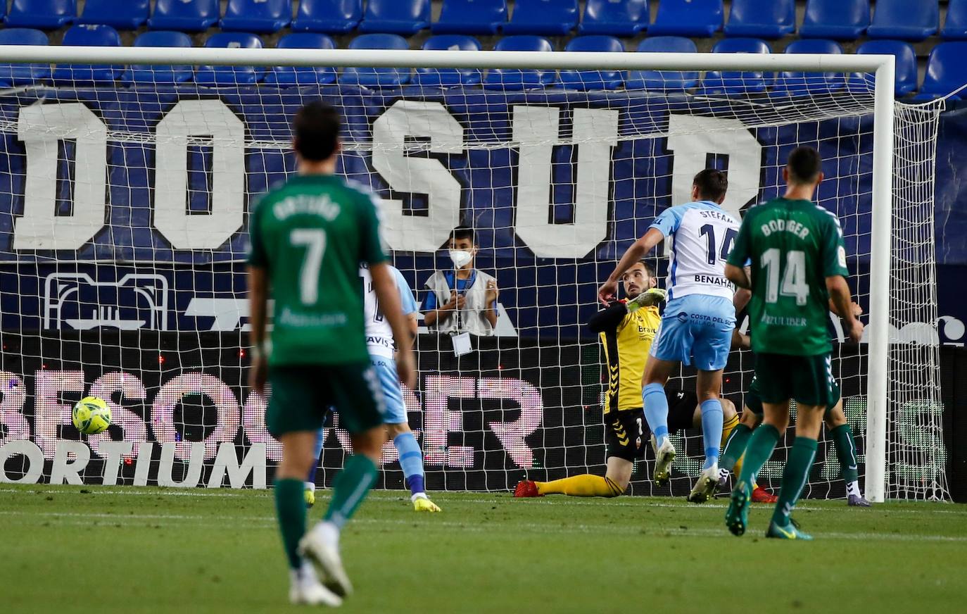 El Málaga despide la temporada con victoria. 