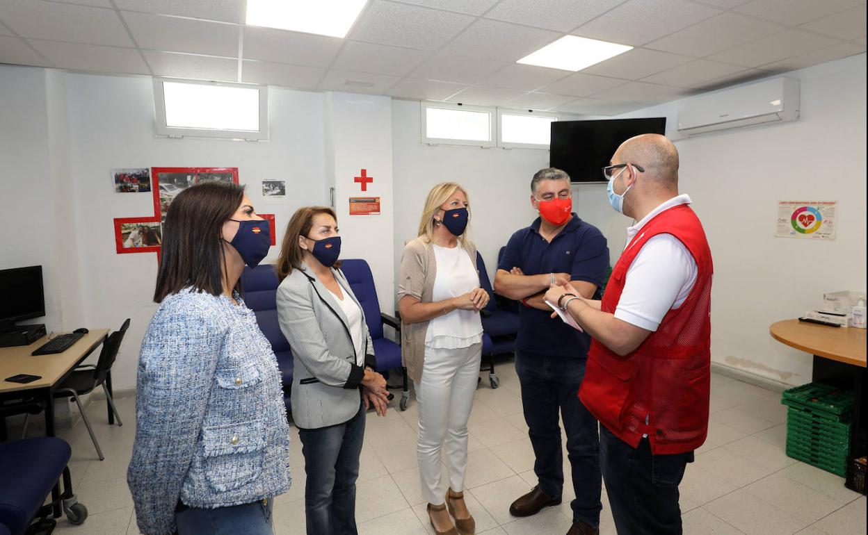 Visita institucional, con la alcaldesa al frente, al Centro de Inclusión de Miraflores, durante esta semana. 