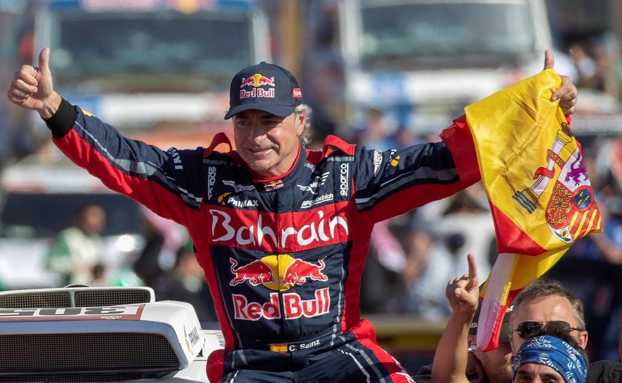 Carlos Sainz, tras ganar el Dakar en 2020. 