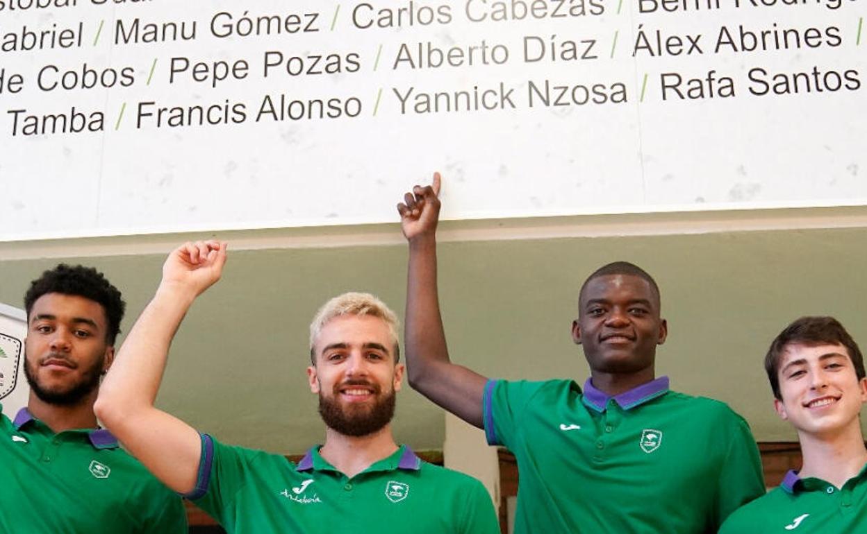 Ismael Tamba, Francis Alonso, Yannick Nzosa y Rafa Santos. 