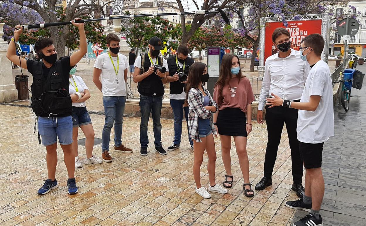 Los alumnos de la Escuela de Cine rodaban ayer una serie web.