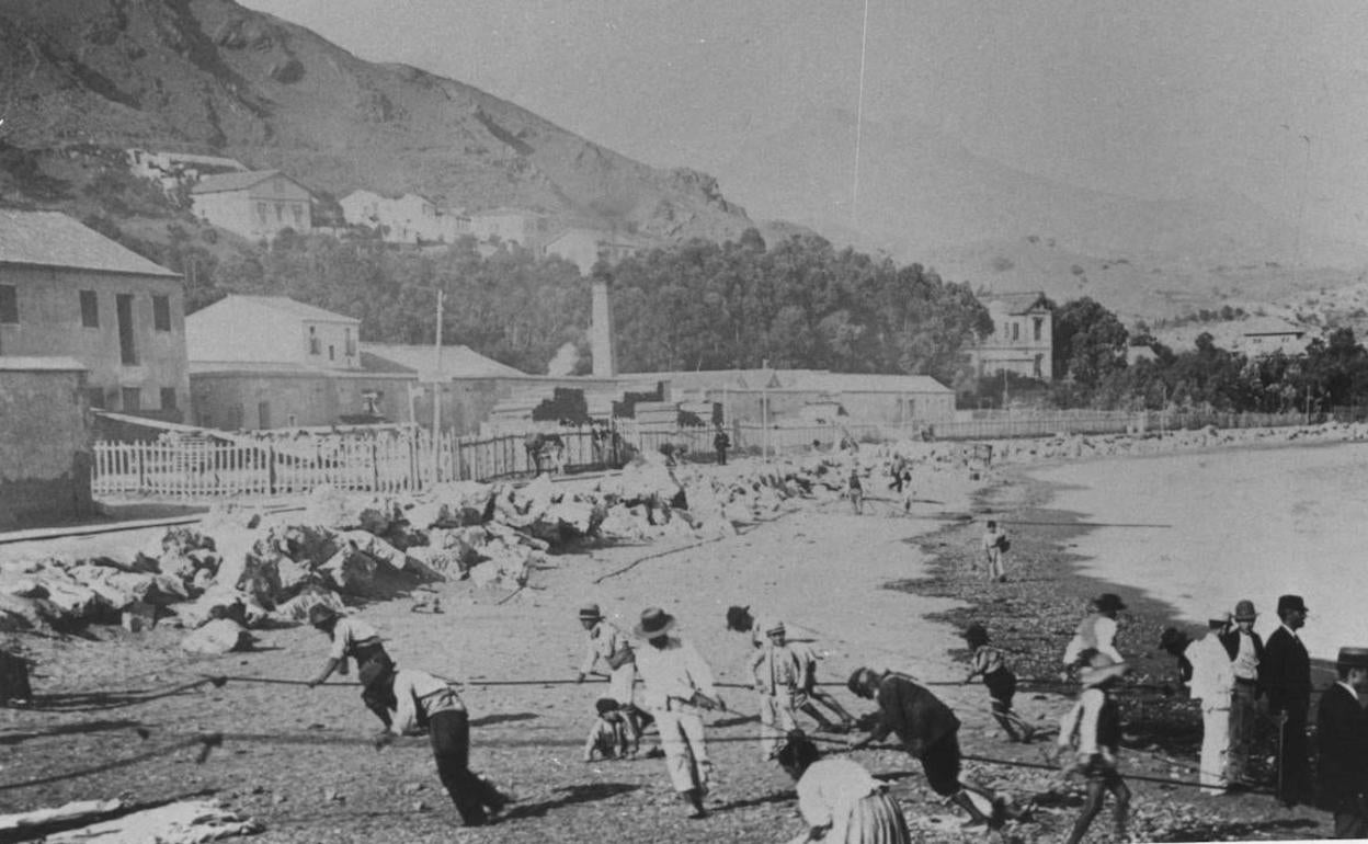 Marengos en la playa de La Malagueta, en una imagen de principios del siglo XX. 