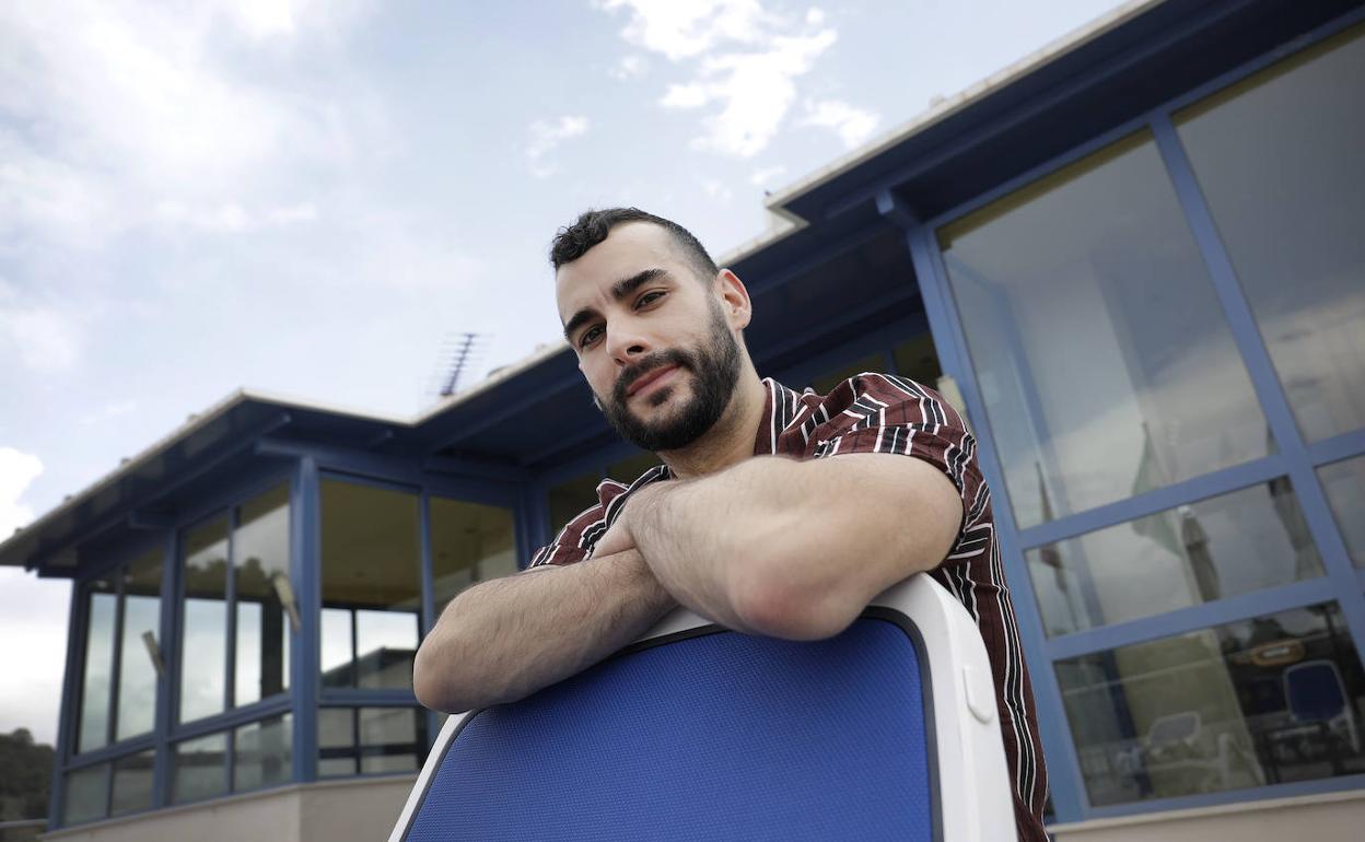 El periodista Juan Sanguino, en el hotel Maestranza Málaga. 