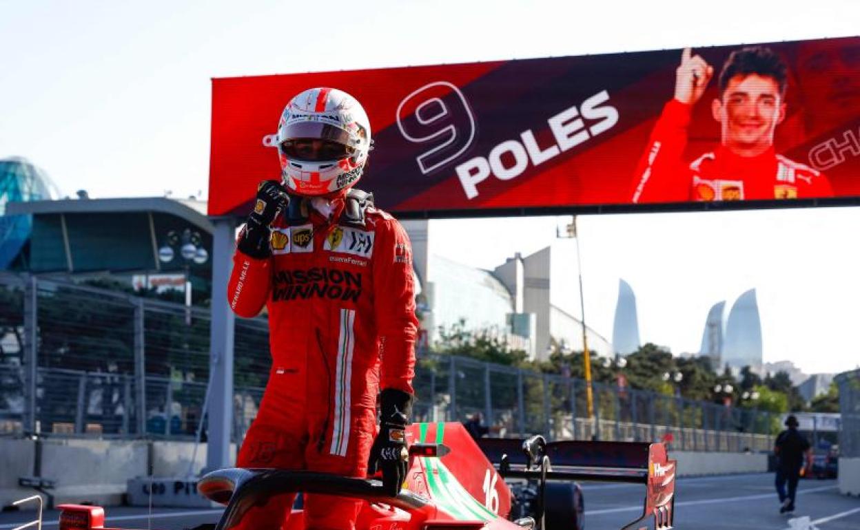 Leclerc celebrando su novena pole en Bakú