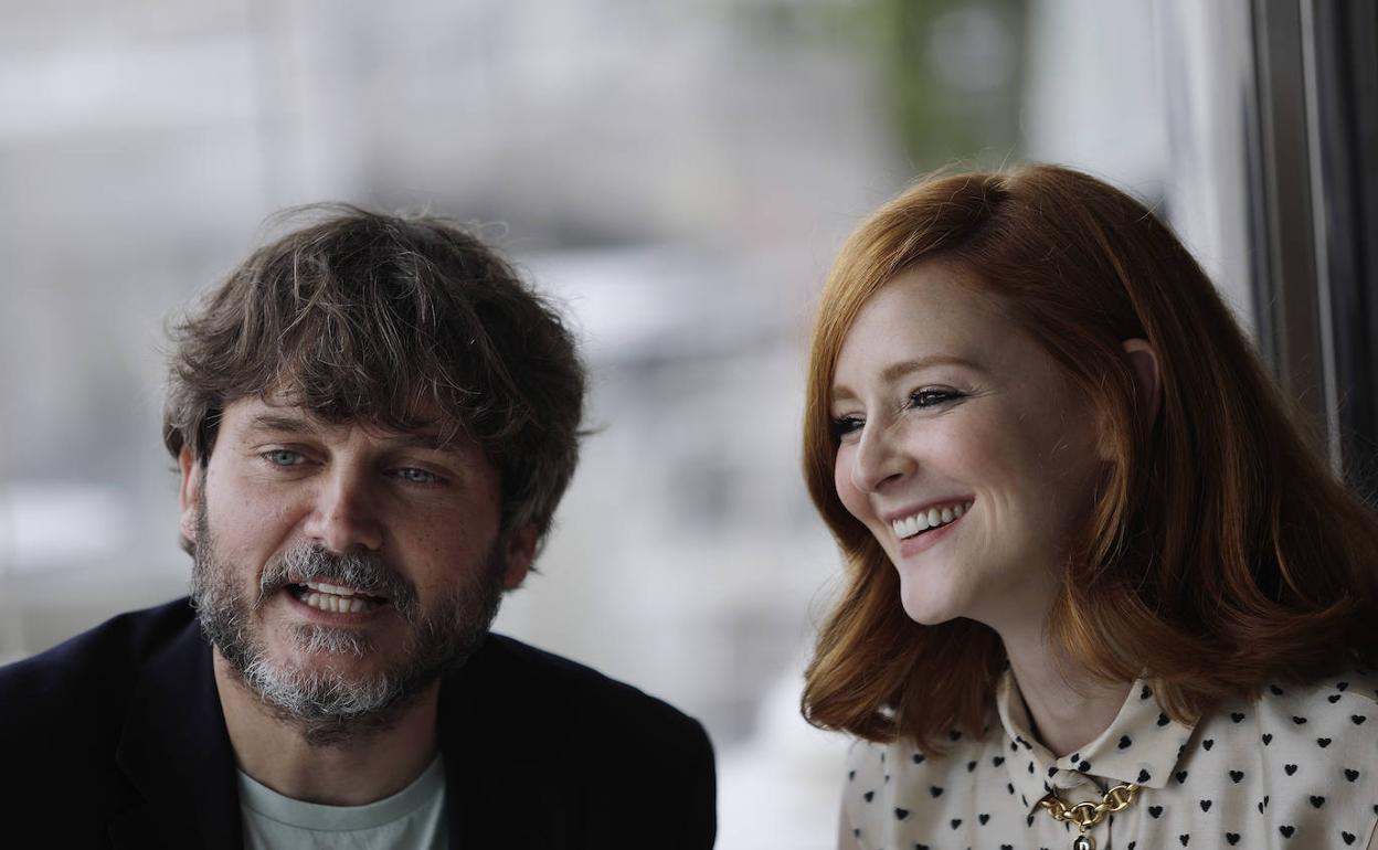 Salva Reina y Ana Polvorosa, actores de 'Con quién viajas'. 