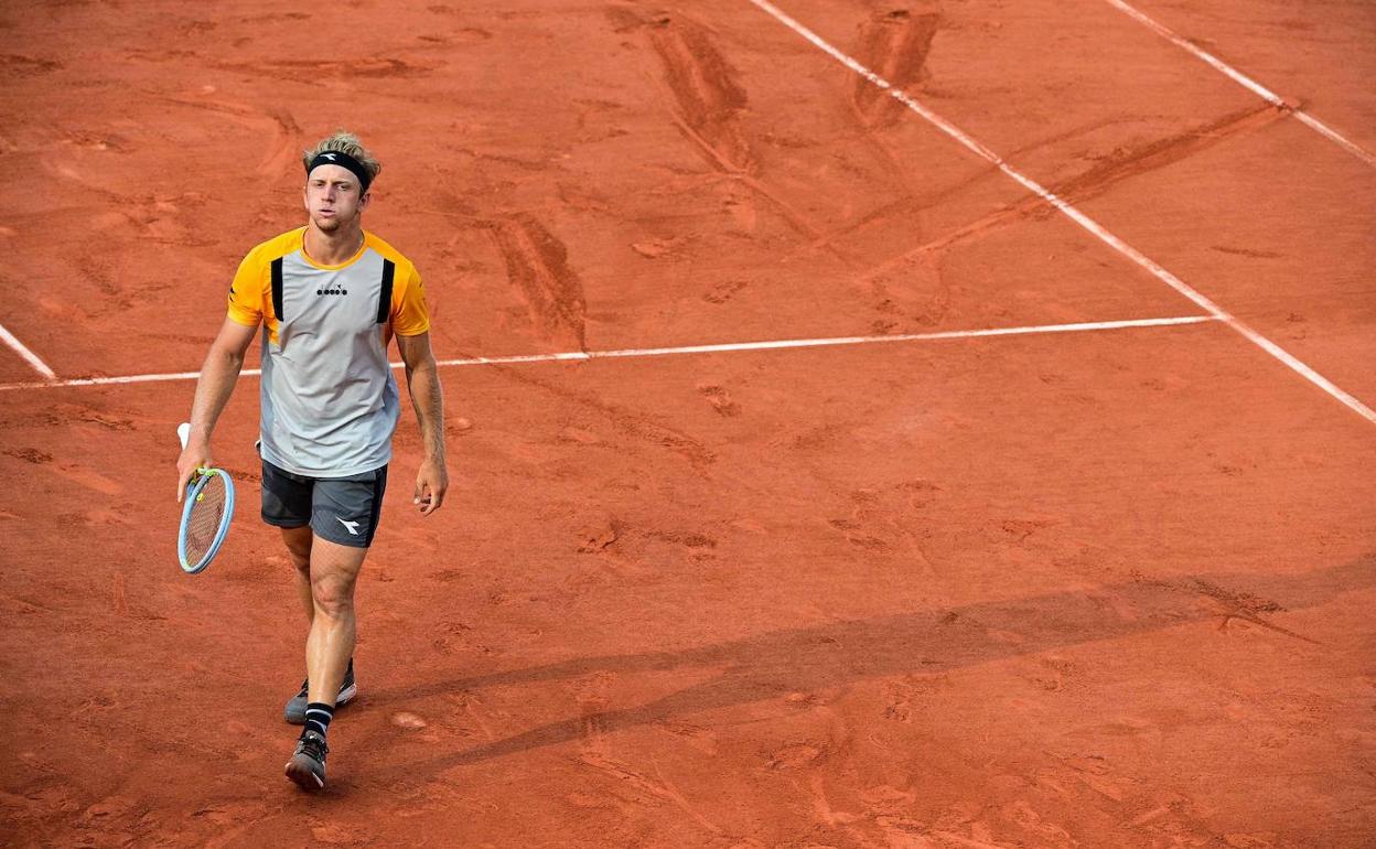 Davidovich vuelve resoplando a la zona de resto en el duelo ante Delbonis. 