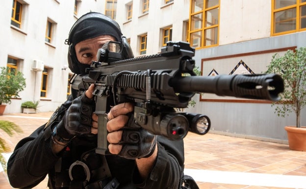 Imagen principal - GOES, la élite policial de Málaga