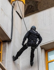 Imagen secundaria 2 - GOES, la élite policial de Málaga