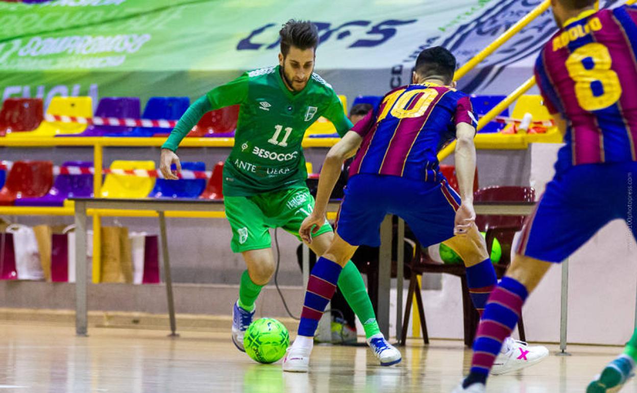 Álex Fuentes, en juego ante el Barcelona. 