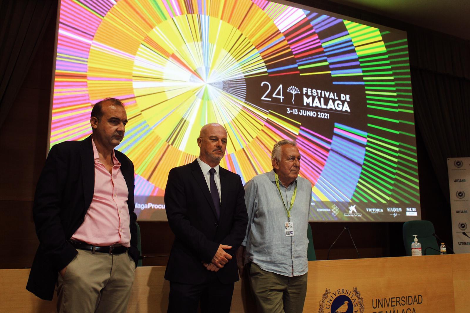 Ignacio Ortega y Enrique Iznaola, y el responsable de Publicaciones y Premios de la Fundación Unicaja, Francisco Cañadas, presentaron en el rectorado ‘Miradas del cine español’