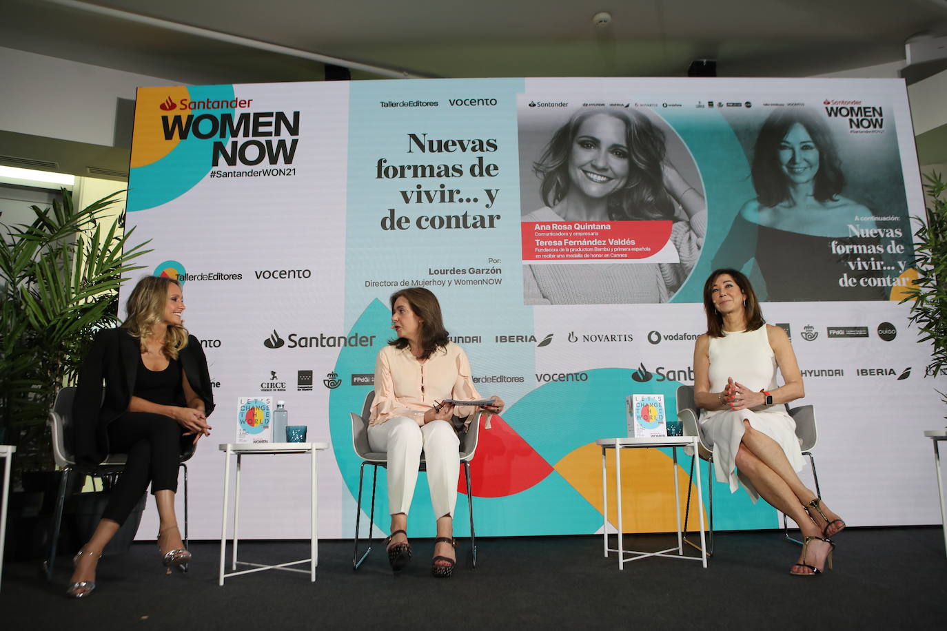 Coloquio entre Ana Rosa Quintana y la Fundadora de la productora Bambú y primera española en recibir una medalla de honor en Cannes, Teresa Fernández Valdés. En el centro, Lourdes Garzón, directora de Mujerhoy y WomenNOW.