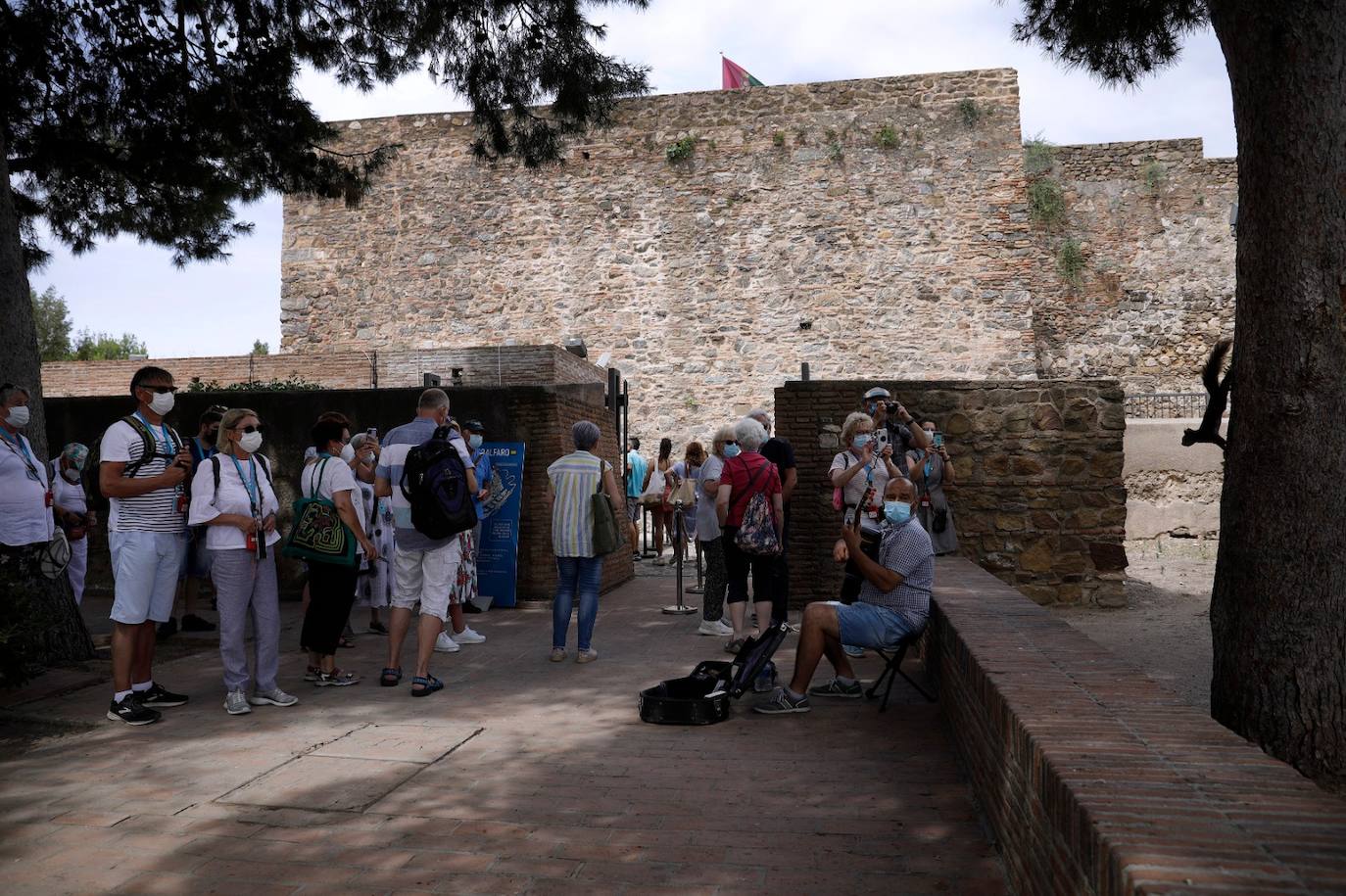 Cruceristas, en una visita guiada por el centro de Málaga 