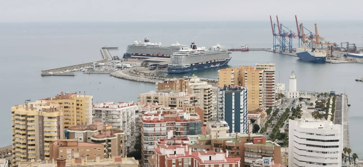 Panorámica de los cruceros desde Gibralfaro