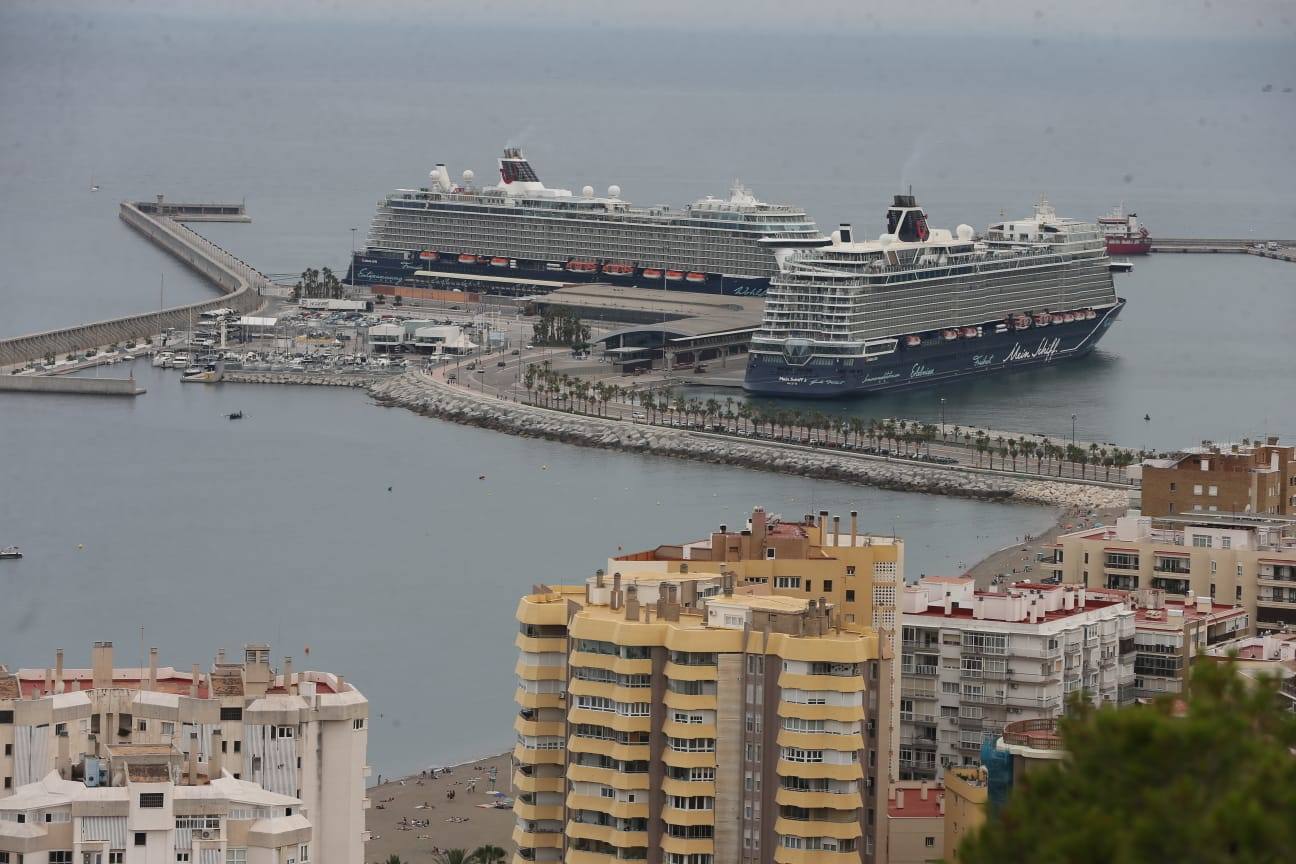 Panorámica de los cruceros desde Gibralfaro