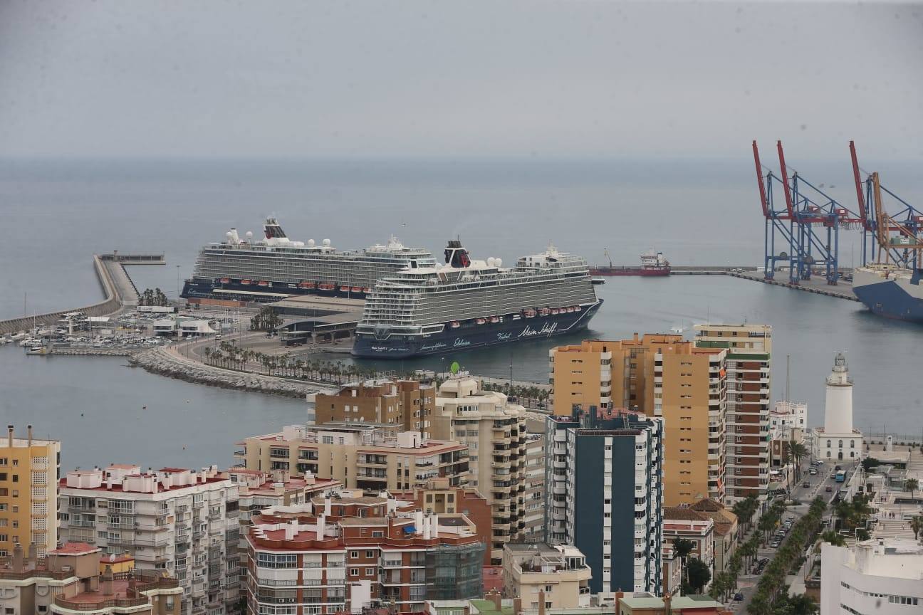 Panorámica de los cruceros desde Gibralfaro