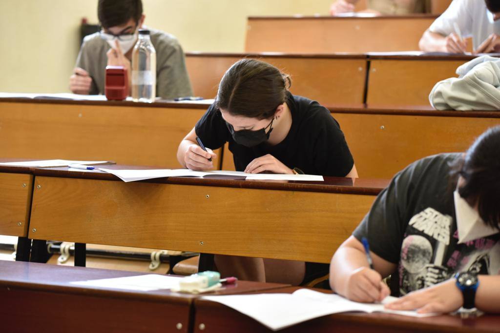 Algunos de los estudiantes que se examinaron en el campus de Teatinos 