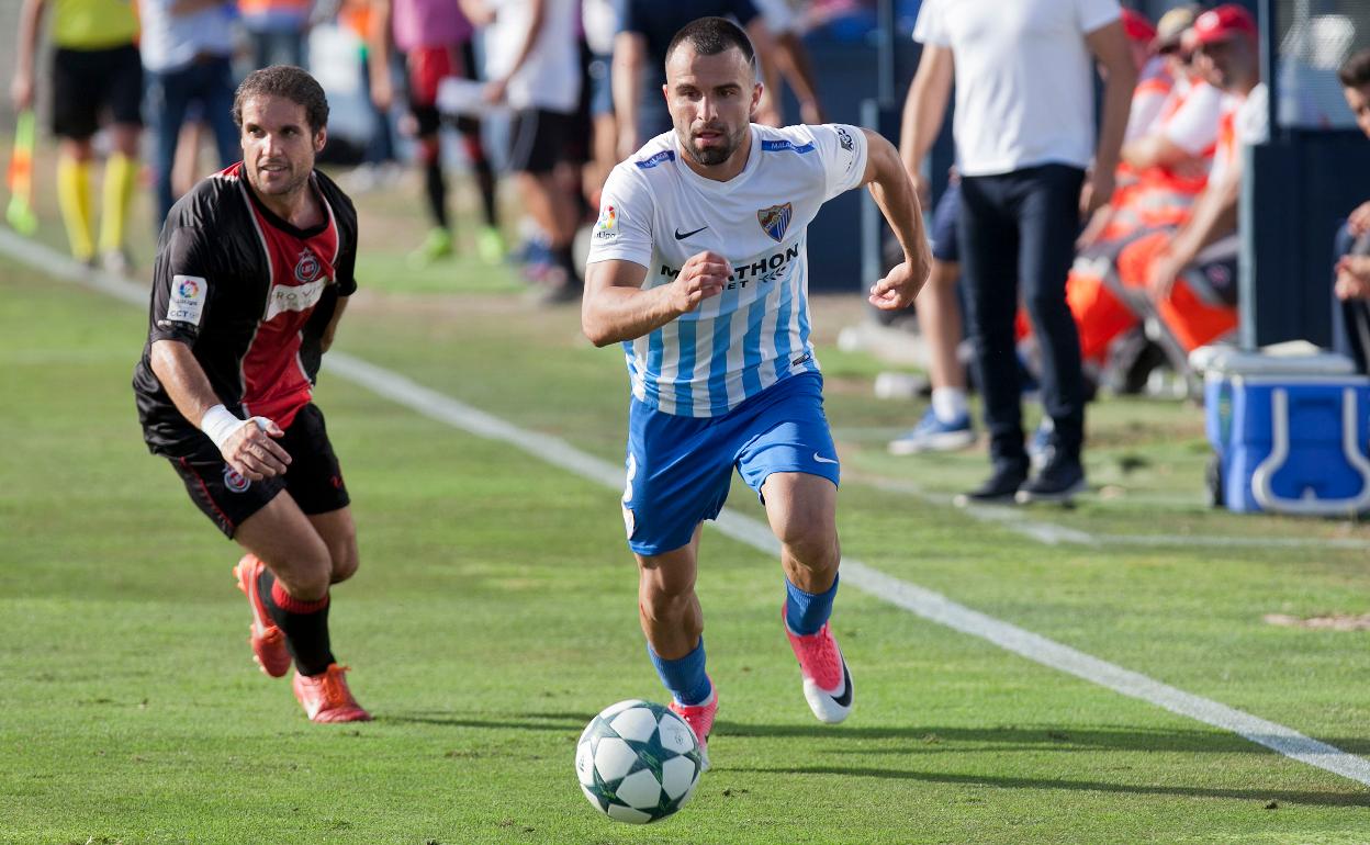 Javi Jiménez con el Atlético Malagueño en la final por el ascenso a Segunda B contra el Adarve en 2017.