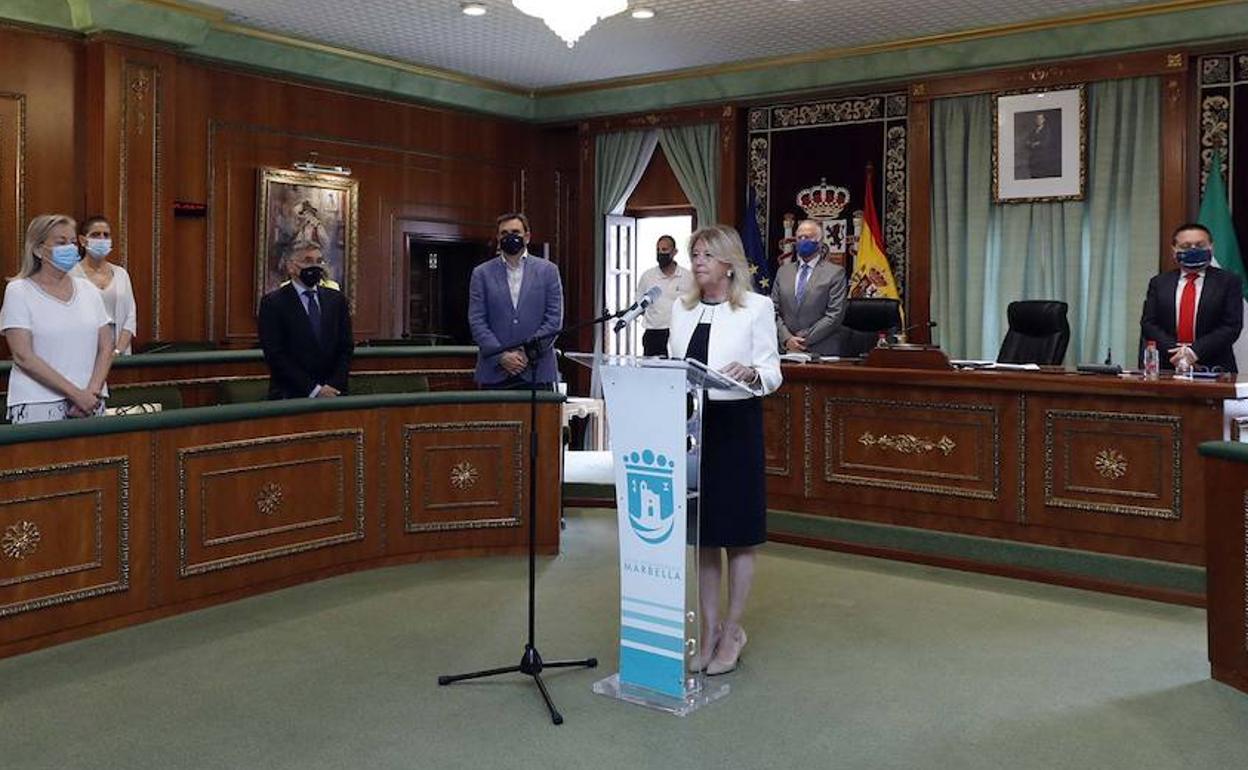 El pleno comenzó con un minuto de silencio en memoria de las víctimas del covid. 