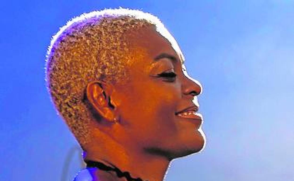 Suzette, que cantará en un evento gratuito en la Cochera Cabaret el próximo sábado.