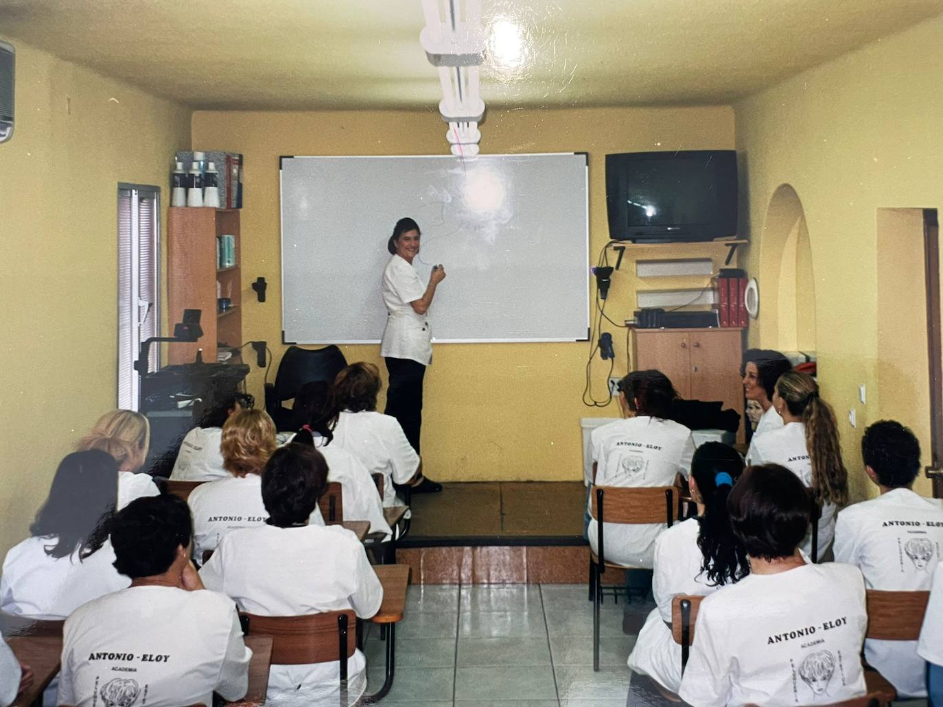 Fotos: Reme Madueño, 64 años en su negocio de peluquería, la escuela profesional &#039;Antonio-Eloy&#039;