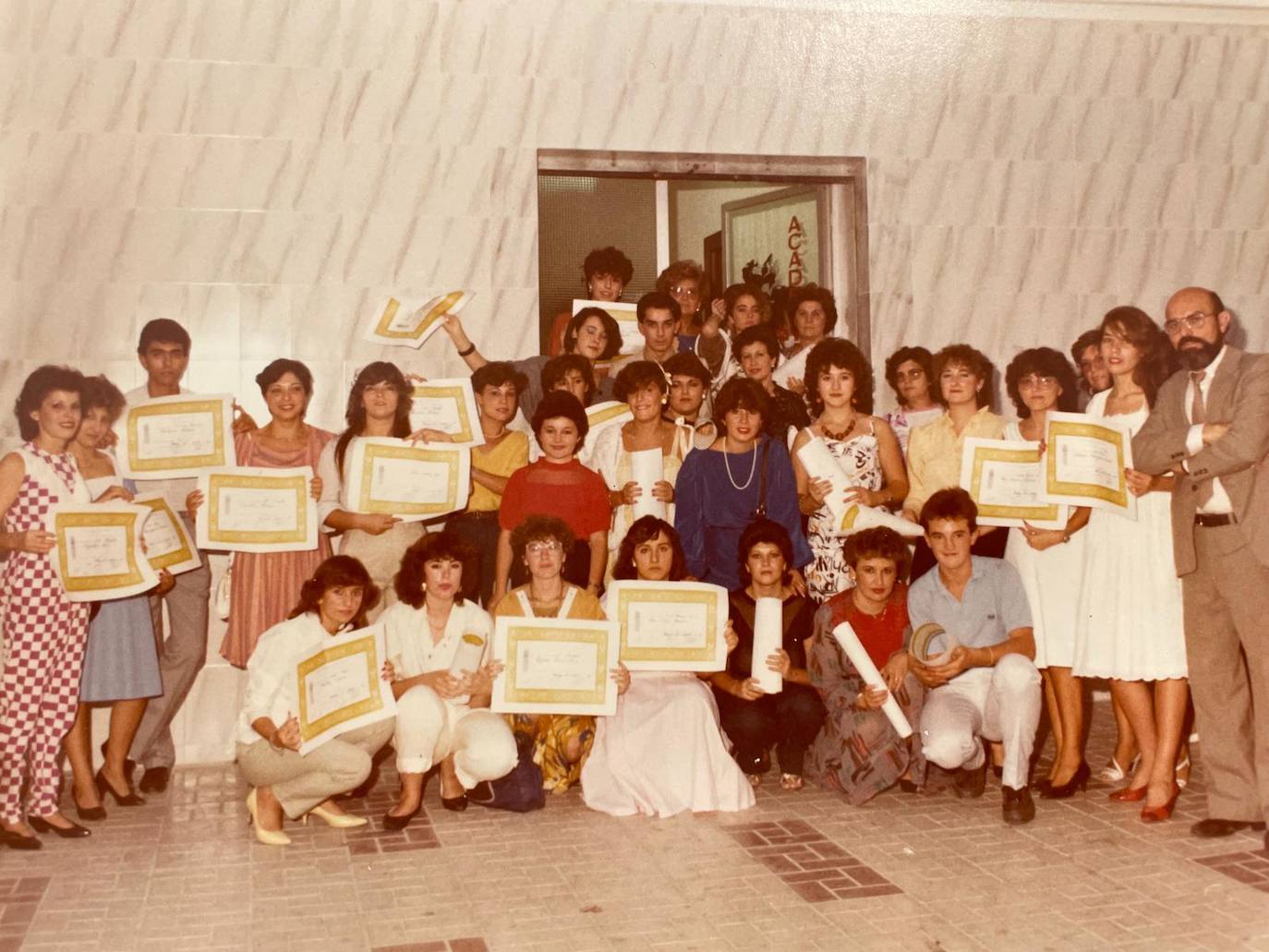 Fotos: Reme Madueño, 64 años en su negocio de peluquería, la escuela profesional &#039;Antonio-Eloy&#039;