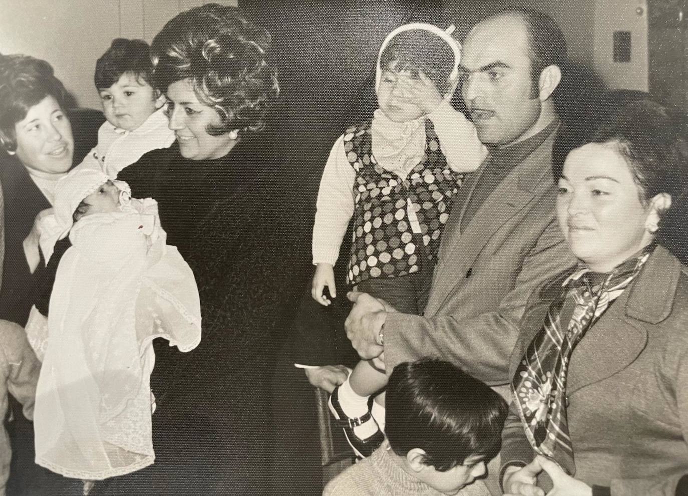 Fotos: Reme Madueño, 64 años en su negocio de peluquería, la escuela profesional &#039;Antonio-Eloy&#039;