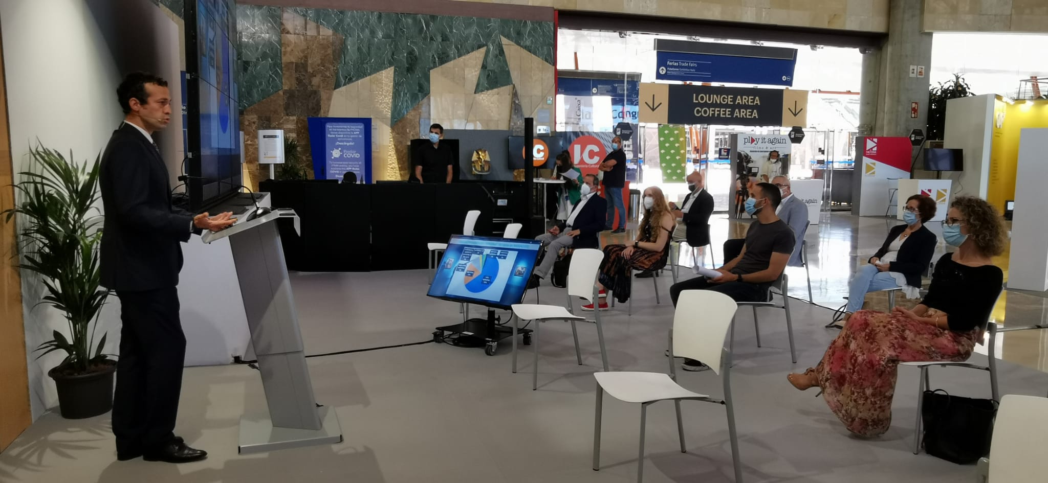 El foro internacional reúne este lunes y martes en el Palacio de Ferias de la capital a un millar de profesionales del sector cultural para debatir sobre cuestiones como los retos que plantea la digitalización de las instituciones artísticas o las nuevas relaciones que estas entidades empiezan a desarrollar con sus audiencias y sus entornos urbanos.