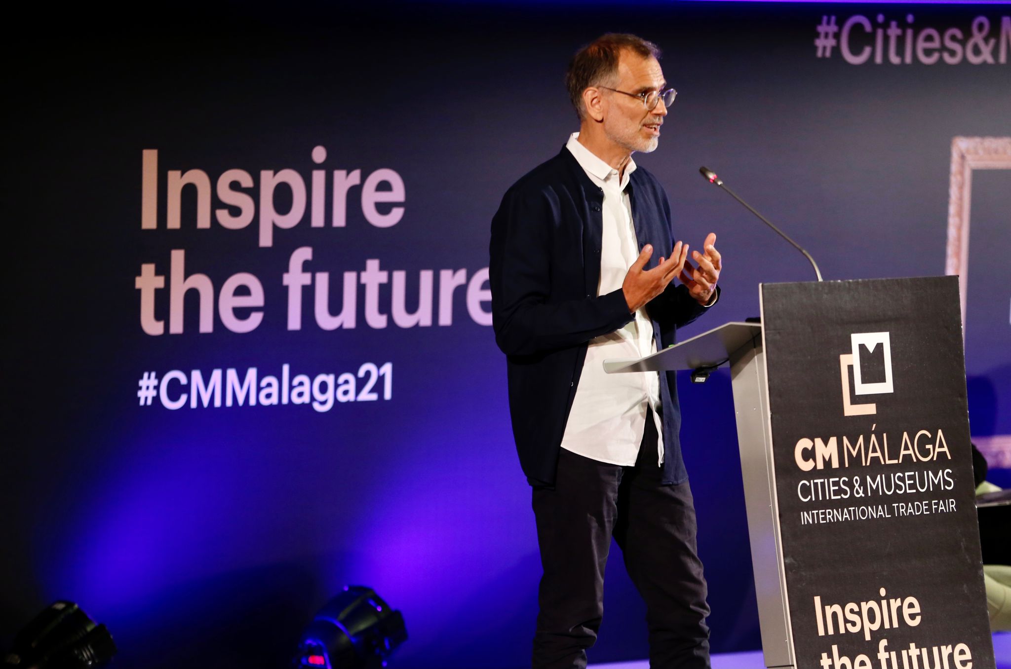 El foro internacional reúne este lunes y martes en el Palacio de Ferias de la capital a un millar de profesionales del sector cultural para debatir sobre cuestiones como los retos que plantea la digitalización de las instituciones artísticas o las nuevas relaciones que estas entidades empiezan a desarrollar con sus audiencias y sus entornos urbanos.