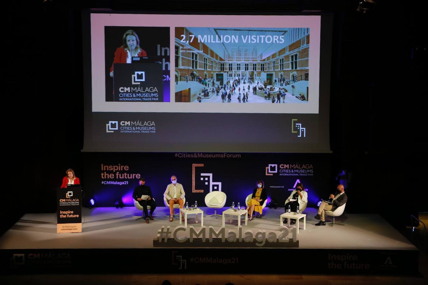 El foro internacional reúne este lunes y martes en el Palacio de Ferias de la capital a un millar de profesionales del sector cultural para debatir sobre cuestiones como los retos que plantea la digitalización de las instituciones artísticas o las nuevas relaciones que estas entidades empiezan a desarrollar con sus audiencias y sus entornos urbanos.