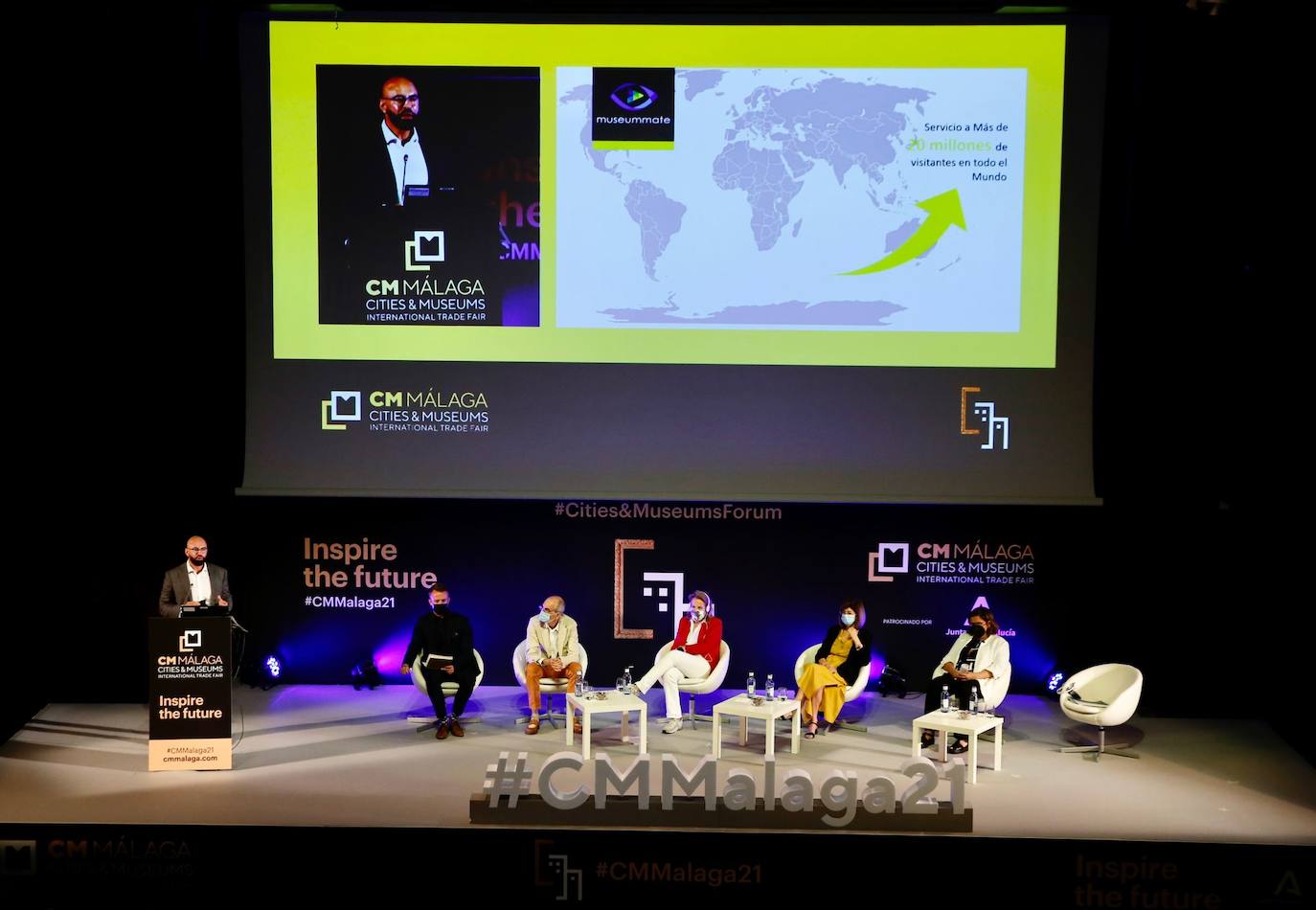 El foro internacional reúne este lunes y martes en el Palacio de Ferias de la capital a un millar de profesionales del sector cultural para debatir sobre cuestiones como los retos que plantea la digitalización de las instituciones artísticas o las nuevas relaciones que estas entidades empiezan a desarrollar con sus audiencias y sus entornos urbanos.