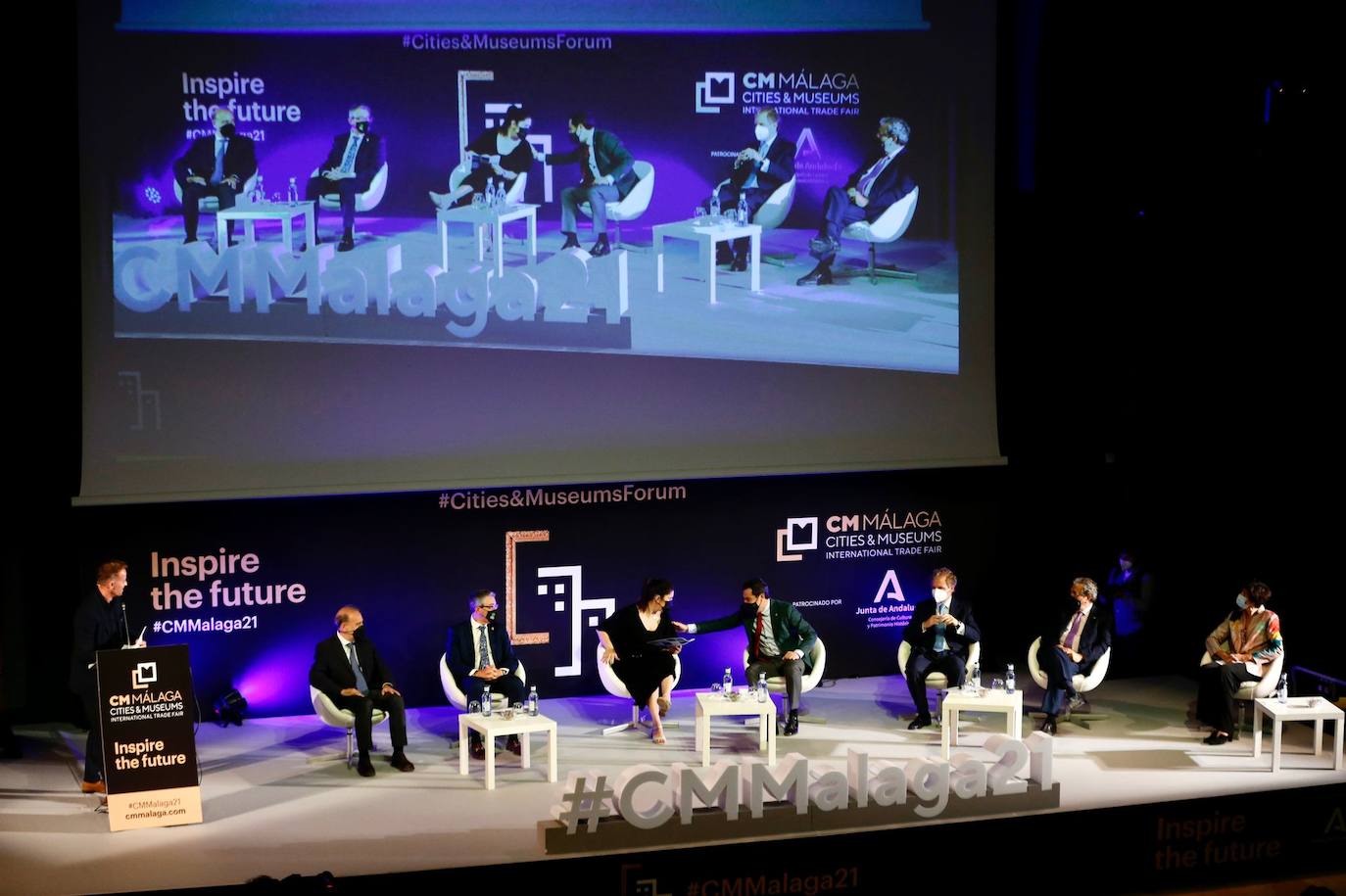 El foro internacional reúne este lunes y martes en el Palacio de Ferias de la capital a un millar de profesionales del sector cultural para debatir sobre cuestiones como los retos que plantea la digitalización de las instituciones artísticas o las nuevas relaciones que estas entidades empiezan a desarrollar con sus audiencias y sus entornos urbanos.