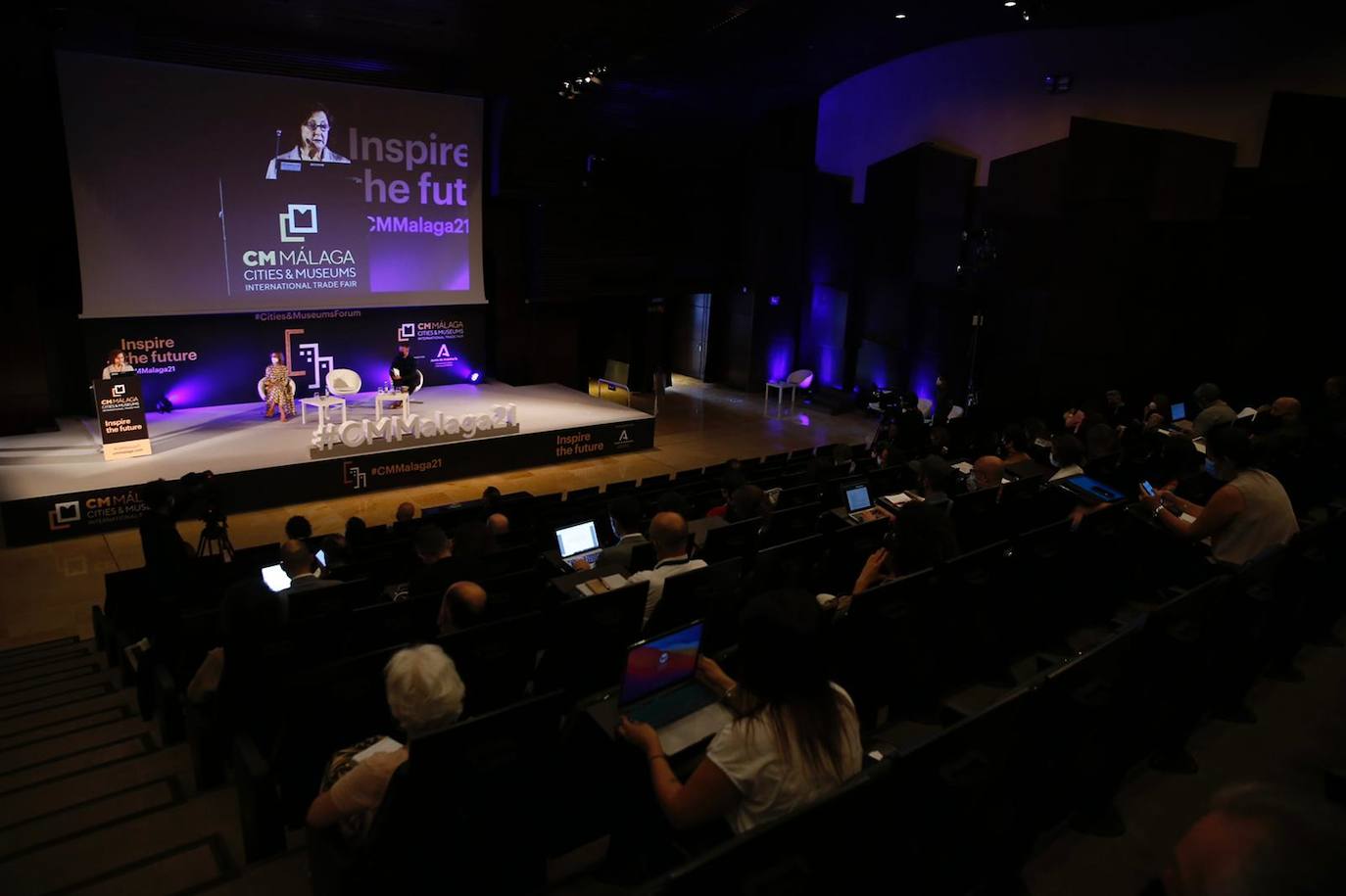 El foro internacional reúne este lunes y martes en el Palacio de Ferias de la capital a un millar de profesionales del sector cultural para debatir sobre cuestiones como los retos que plantea la digitalización de las instituciones artísticas o las nuevas relaciones que estas entidades empiezan a desarrollar con sus audiencias y sus entornos urbanos.