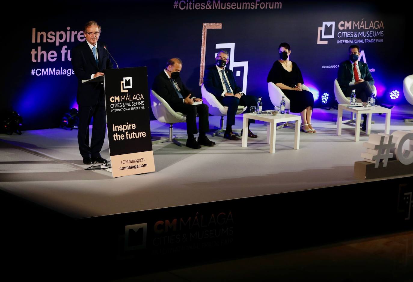 El foro internacional reúne este lunes y martes en el Palacio de Ferias de la capital a un millar de profesionales del sector cultural para debatir sobre cuestiones como los retos que plantea la digitalización de las instituciones artísticas o las nuevas relaciones que estas entidades empiezan a desarrollar con sus audiencias y sus entornos urbanos.