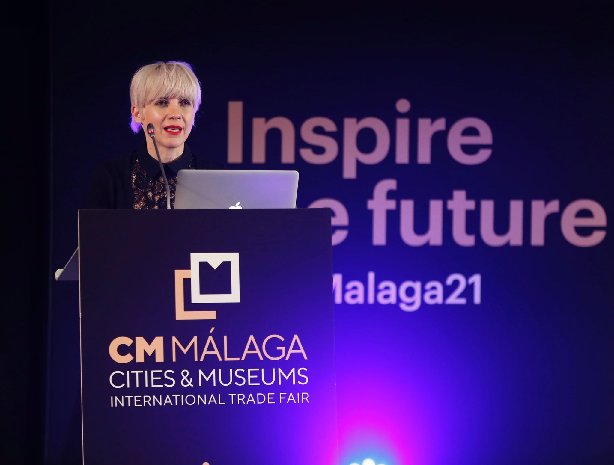El foro internacional reúne este lunes y martes en el Palacio de Ferias de la capital a un millar de profesionales del sector cultural para debatir sobre cuestiones como los retos que plantea la digitalización de las instituciones artísticas o las nuevas relaciones que estas entidades empiezan a desarrollar con sus audiencias y sus entornos urbanos.
