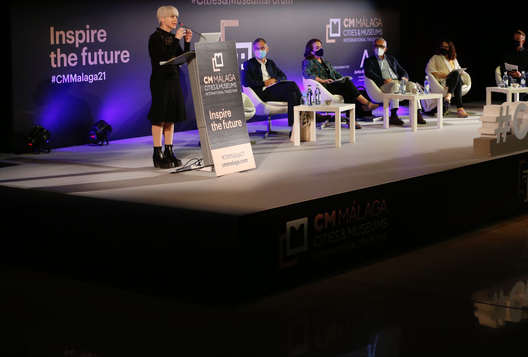 El foro internacional reúne este lunes y martes en el Palacio de Ferias de la capital a un millar de profesionales del sector cultural para debatir sobre cuestiones como los retos que plantea la digitalización de las instituciones artísticas o las nuevas relaciones que estas entidades empiezan a desarrollar con sus audiencias y sus entornos urbanos.