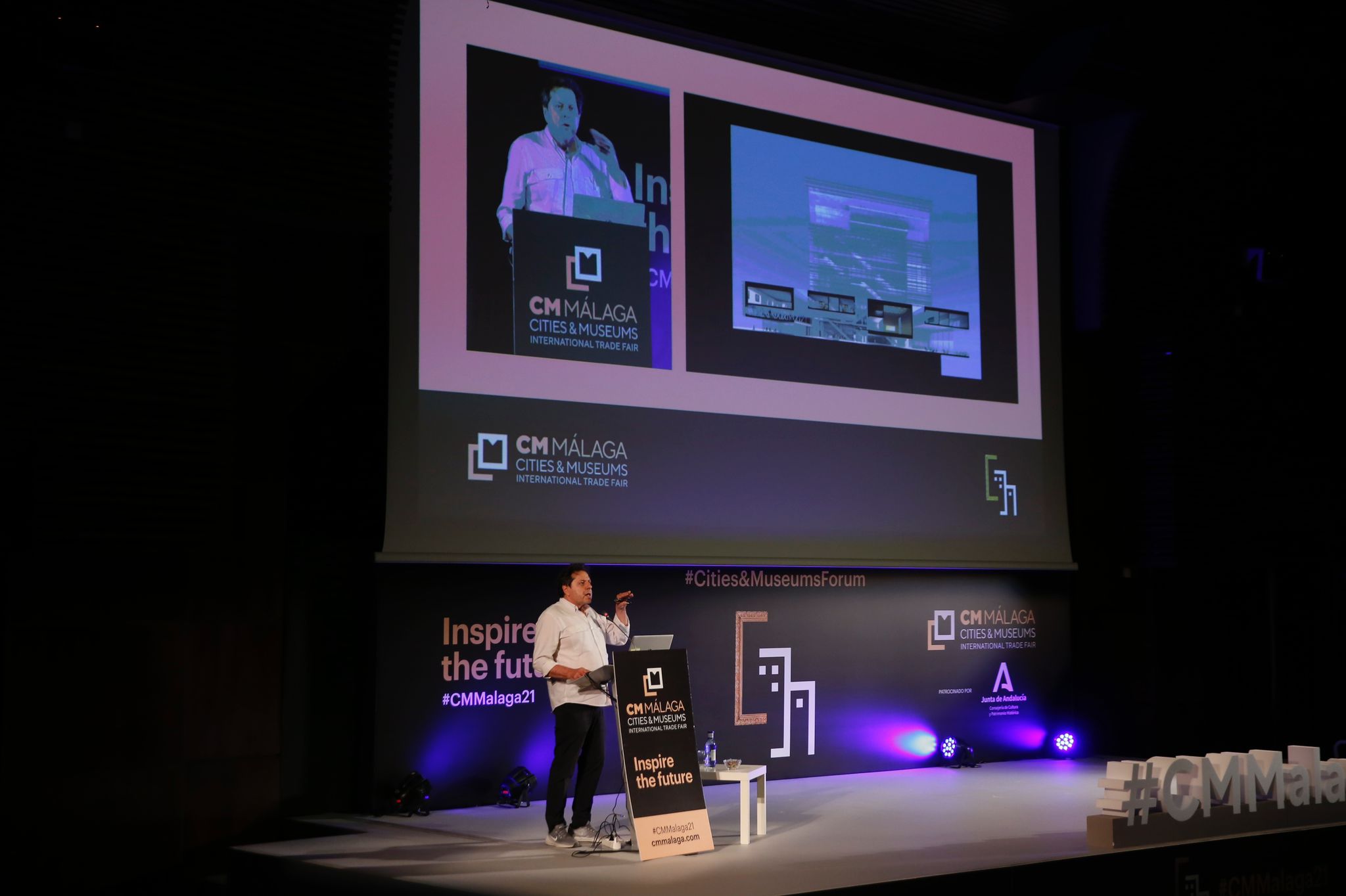 El foro internacional reúne este lunes y martes en el Palacio de Ferias de la capital a un millar de profesionales del sector cultural para debatir sobre cuestiones como los retos que plantea la digitalización de las instituciones artísticas o las nuevas relaciones que estas entidades empiezan a desarrollar con sus audiencias y sus entornos urbanos.