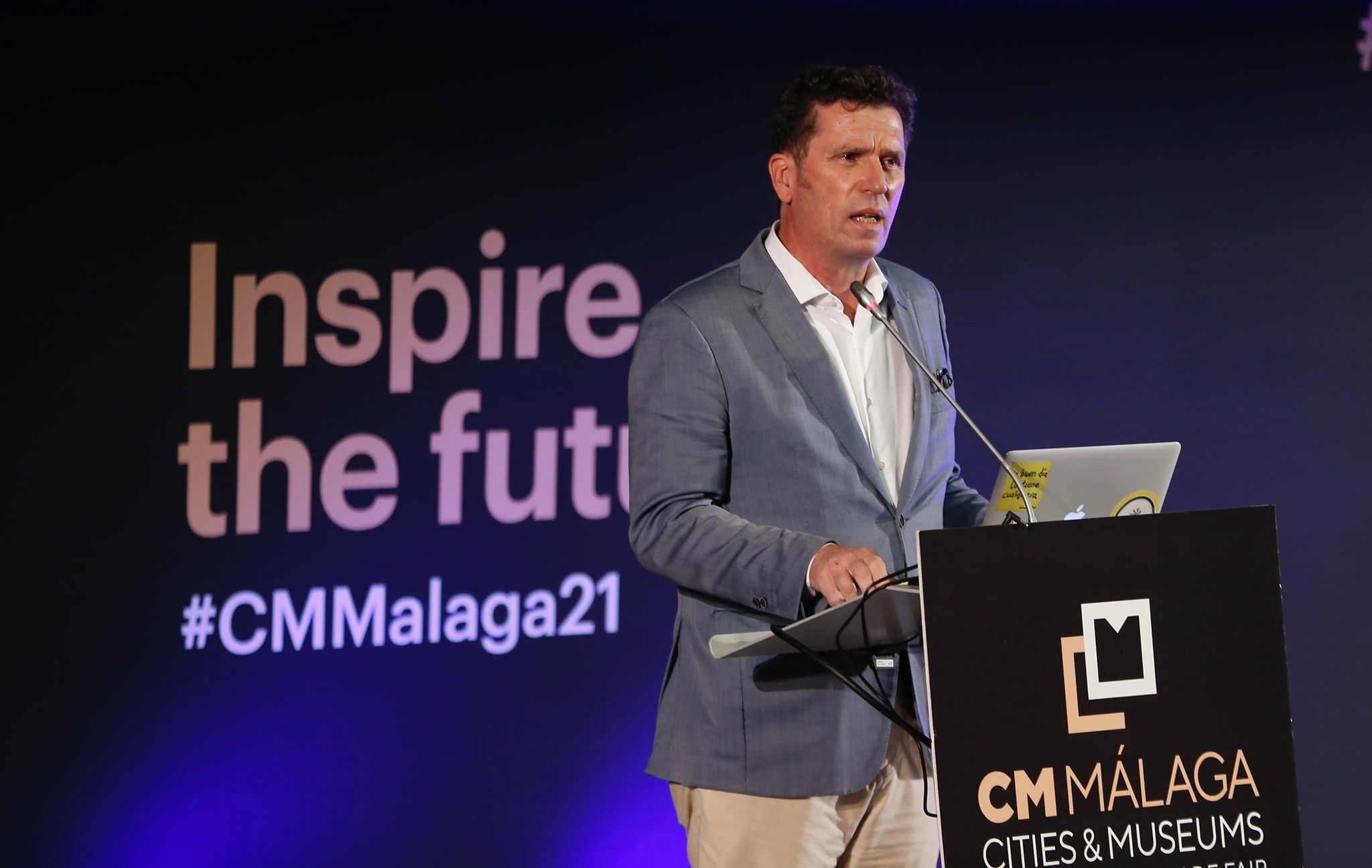 El foro internacional reúne este lunes y martes en el Palacio de Ferias de la capital a un millar de profesionales del sector cultural para debatir sobre cuestiones como los retos que plantea la digitalización de las instituciones artísticas o las nuevas relaciones que estas entidades empiezan a desarrollar con sus audiencias y sus entornos urbanos.