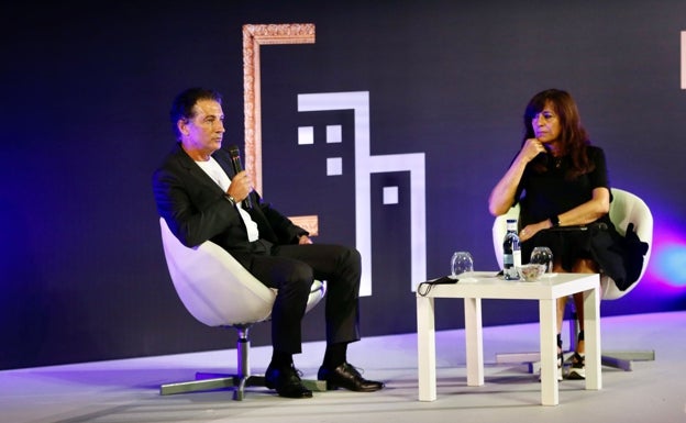 Javier Domínguez Banderas y Aurora Rosales, durante su charla. 