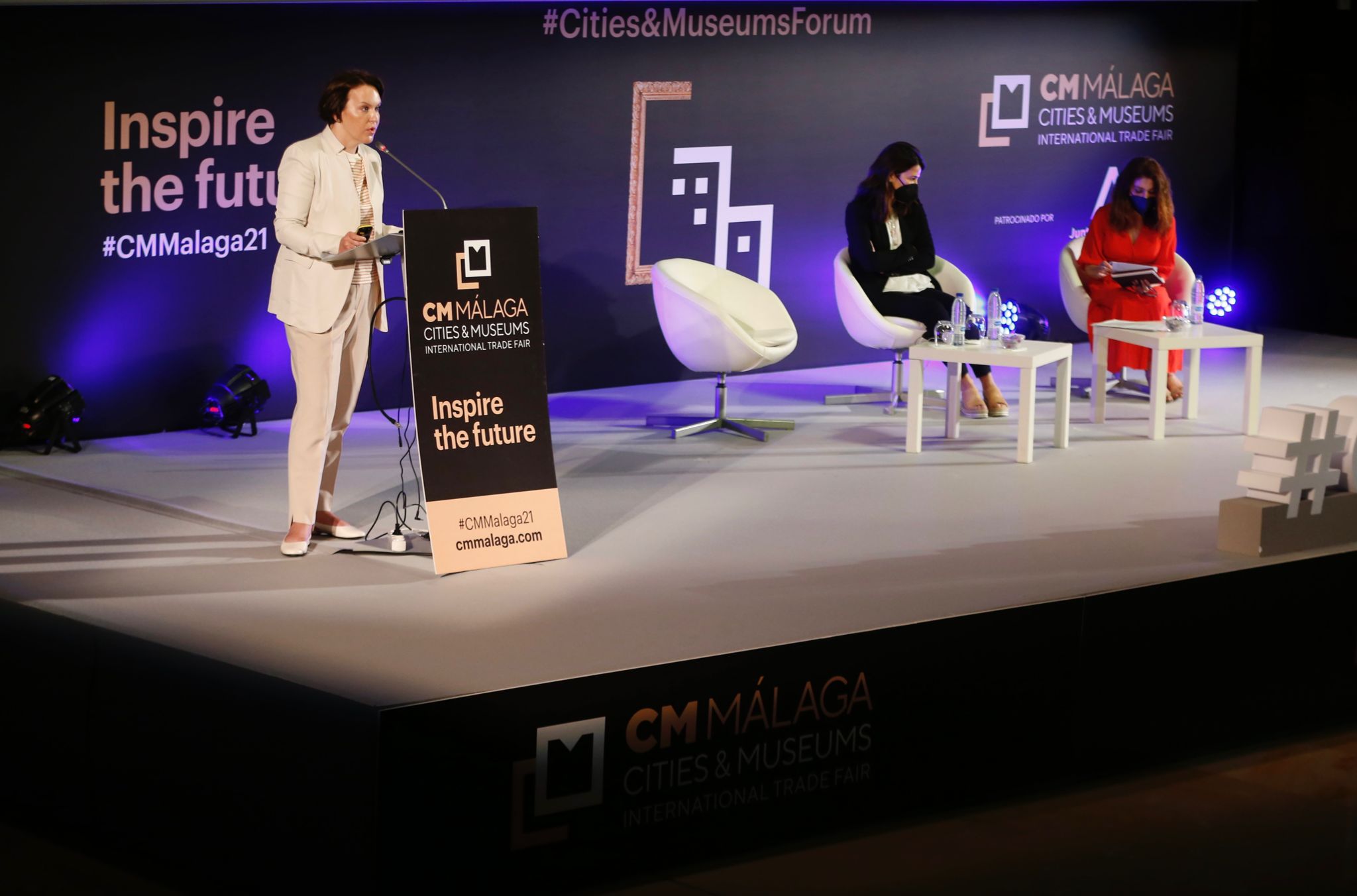 El foro internacional reúne este lunes y martes en el Palacio de Ferias de la capital a un millar de profesionales del sector cultural para debatir sobre cuestiones como los retos que plantea la digitalización de las instituciones artísticas o las nuevas relaciones que estas entidades empiezan a desarrollar con sus audiencias y sus entornos urbanos.