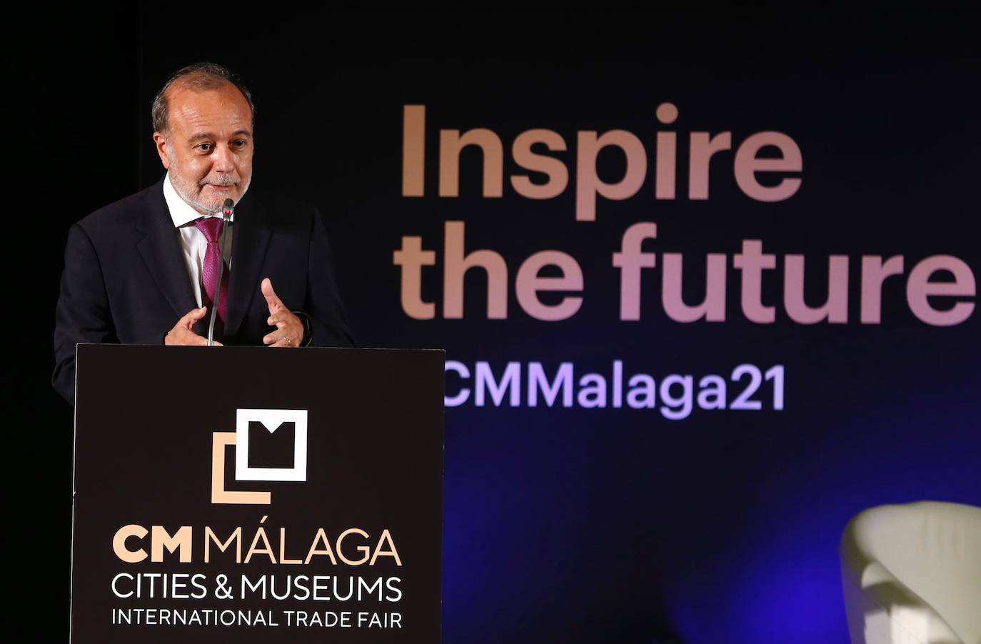 El foro internacional reúne este lunes y martes en el Palacio de Ferias de la capital a un millar de profesionales del sector cultural para debatir sobre cuestiones como los retos que plantea la digitalización de las instituciones artísticas o las nuevas relaciones que estas entidades empiezan a desarrollar con sus audiencias y sus entornos urbanos.