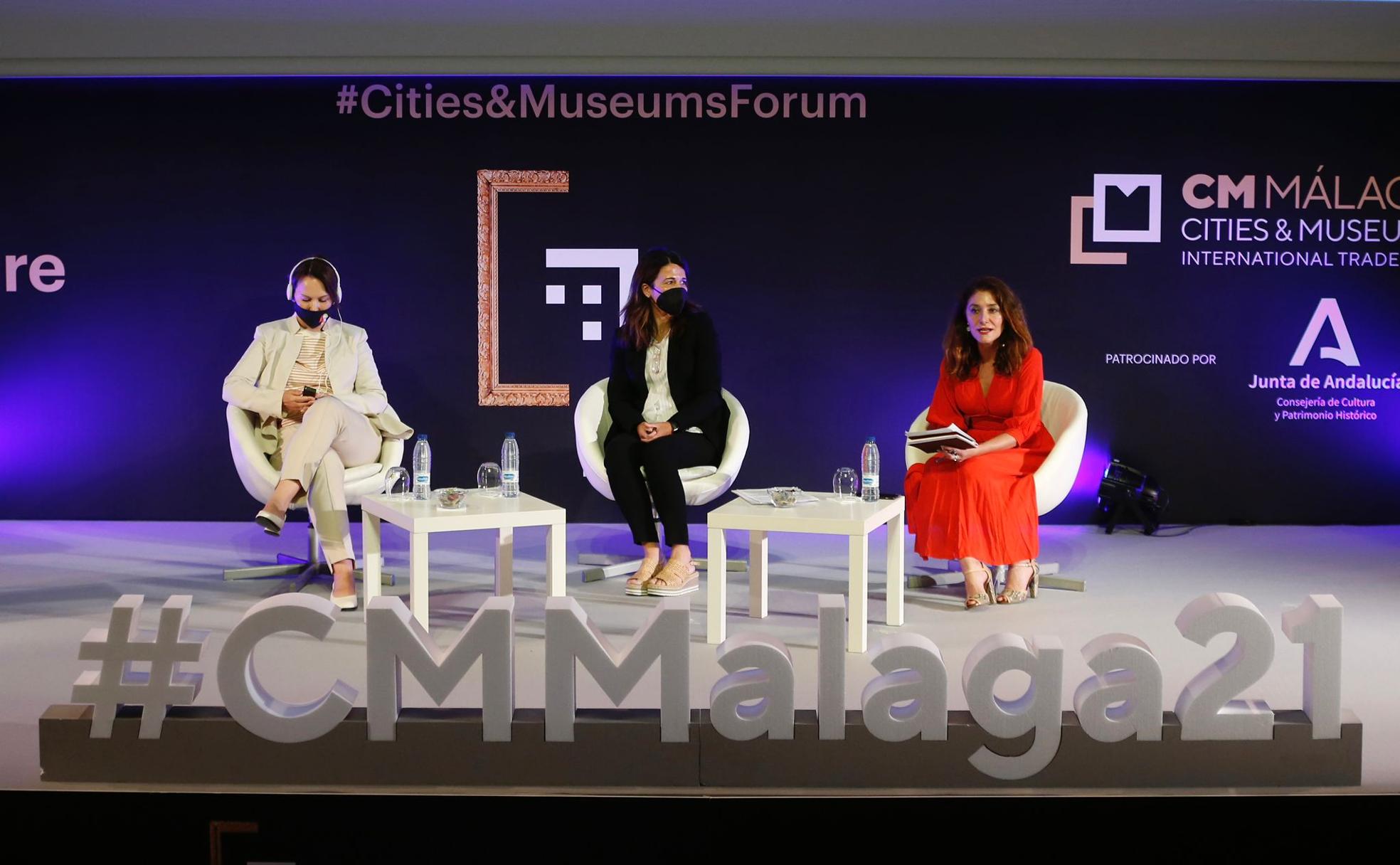 Anna Tsvetkova, Emilia Garrido y Lourdes Moreno, durante la primera mesa de debate de la segunda jornada de CM Malaga. 