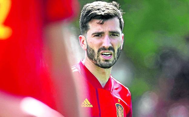 Gayà afronta con optimismo el choque ante Eslovaquia y recalca que la selección depende de sí misma. 