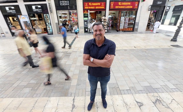 Daniel Hierrezuelo posa en calle Larios antes de la entrevista. 